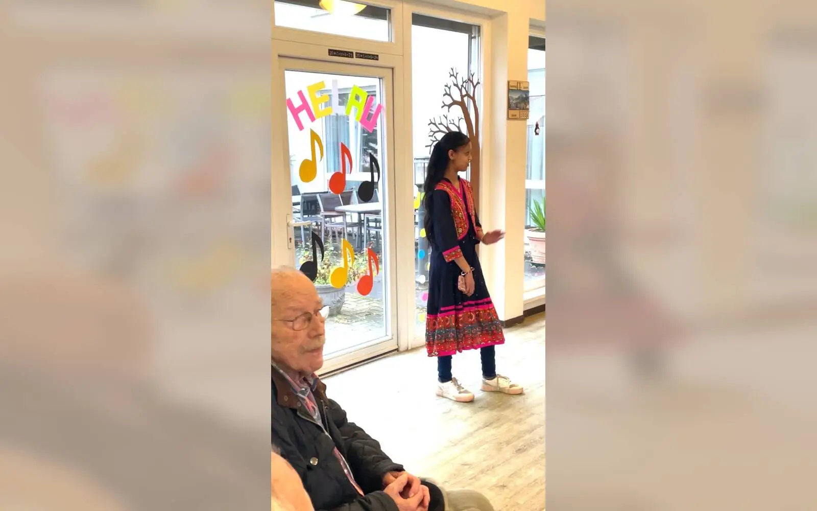 Die 13-jährige Akshita Subramanyam hielt einen beeindruckenden Vortrag über ihre kulturellen Wurzeln. Foto: DIG Trier
