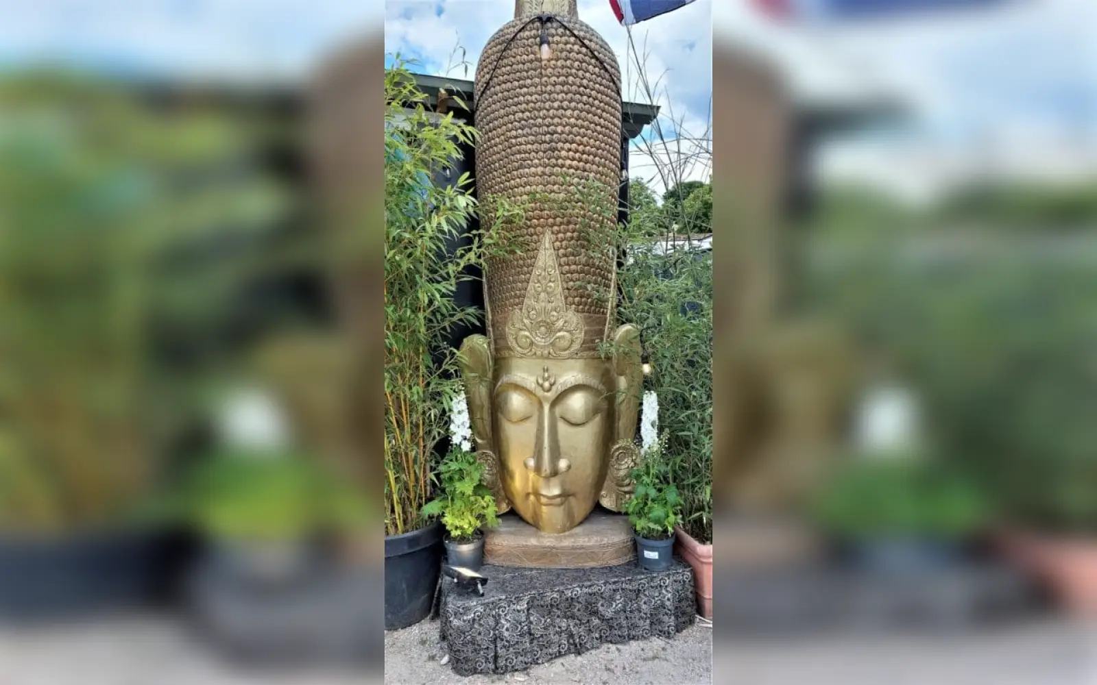 Tollwood 2023, Buddha als Deko. Foto:Rainer Schoder