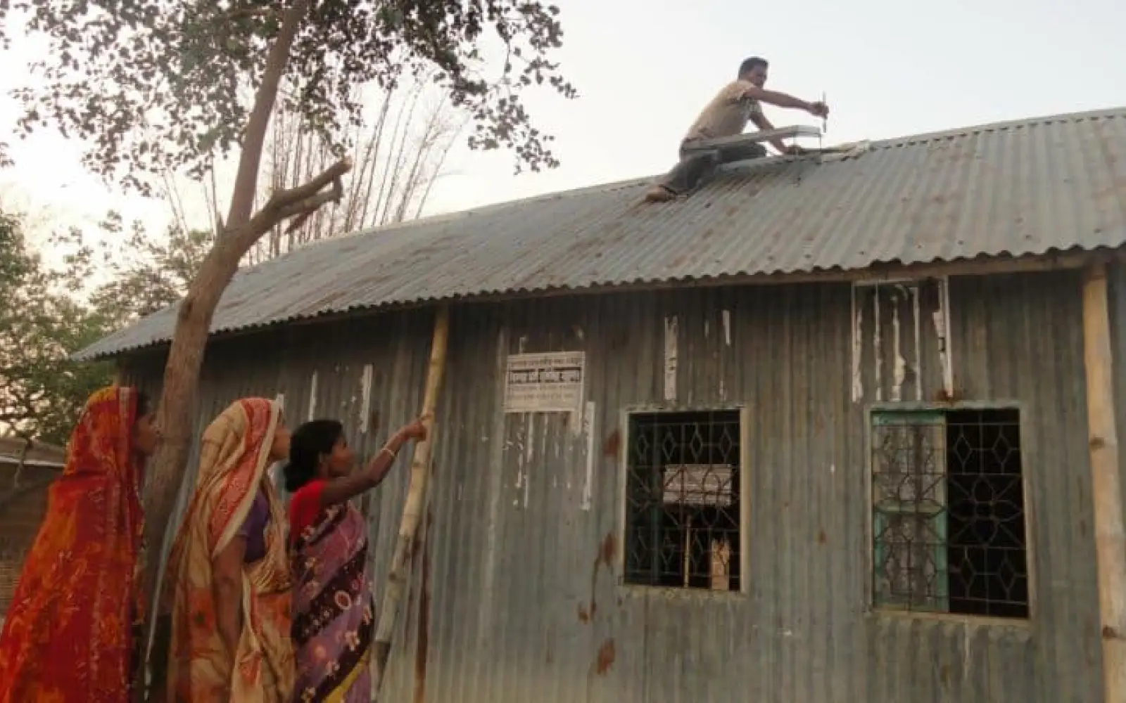 ANDHERI-HILFE_Errichtetes-Solar-Home-System-800x450