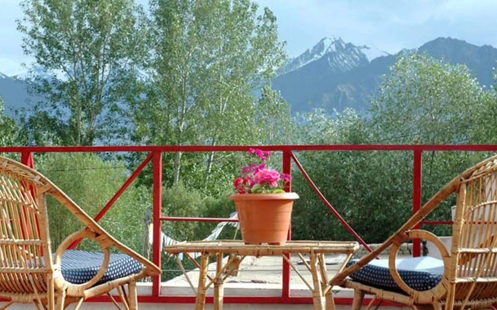 Mogol-Hotel_Terrace