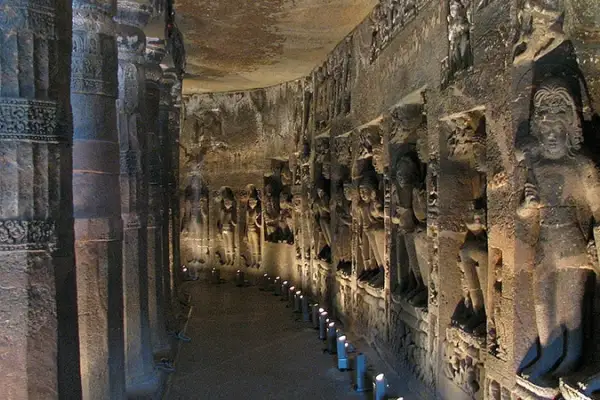 Die Höhlentempel Ajanta und Ellora – frühe Baukunst in Stein gemeißelt