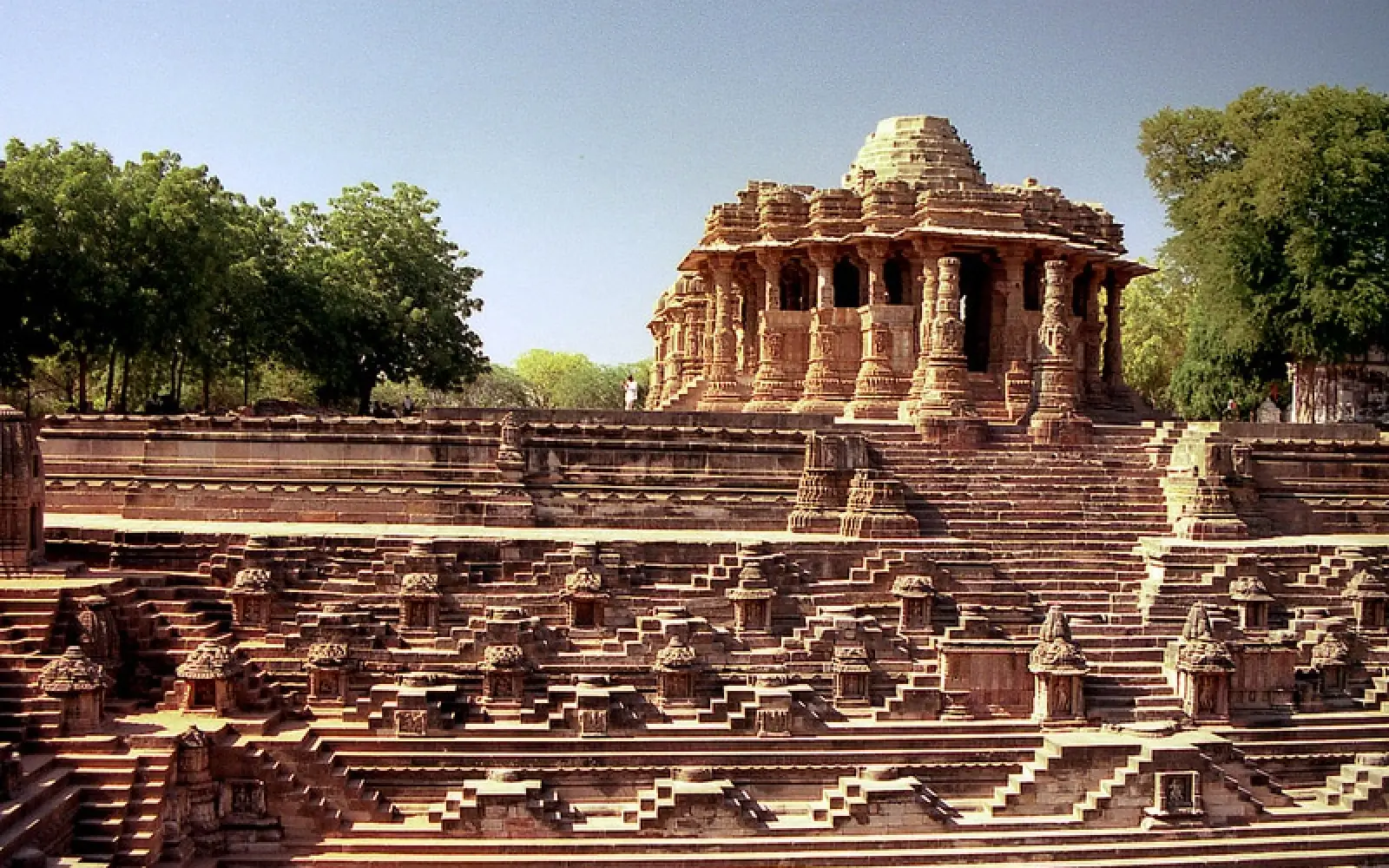 Ein Stufenbrunnen in Gujarat. Foto: Giles Clark