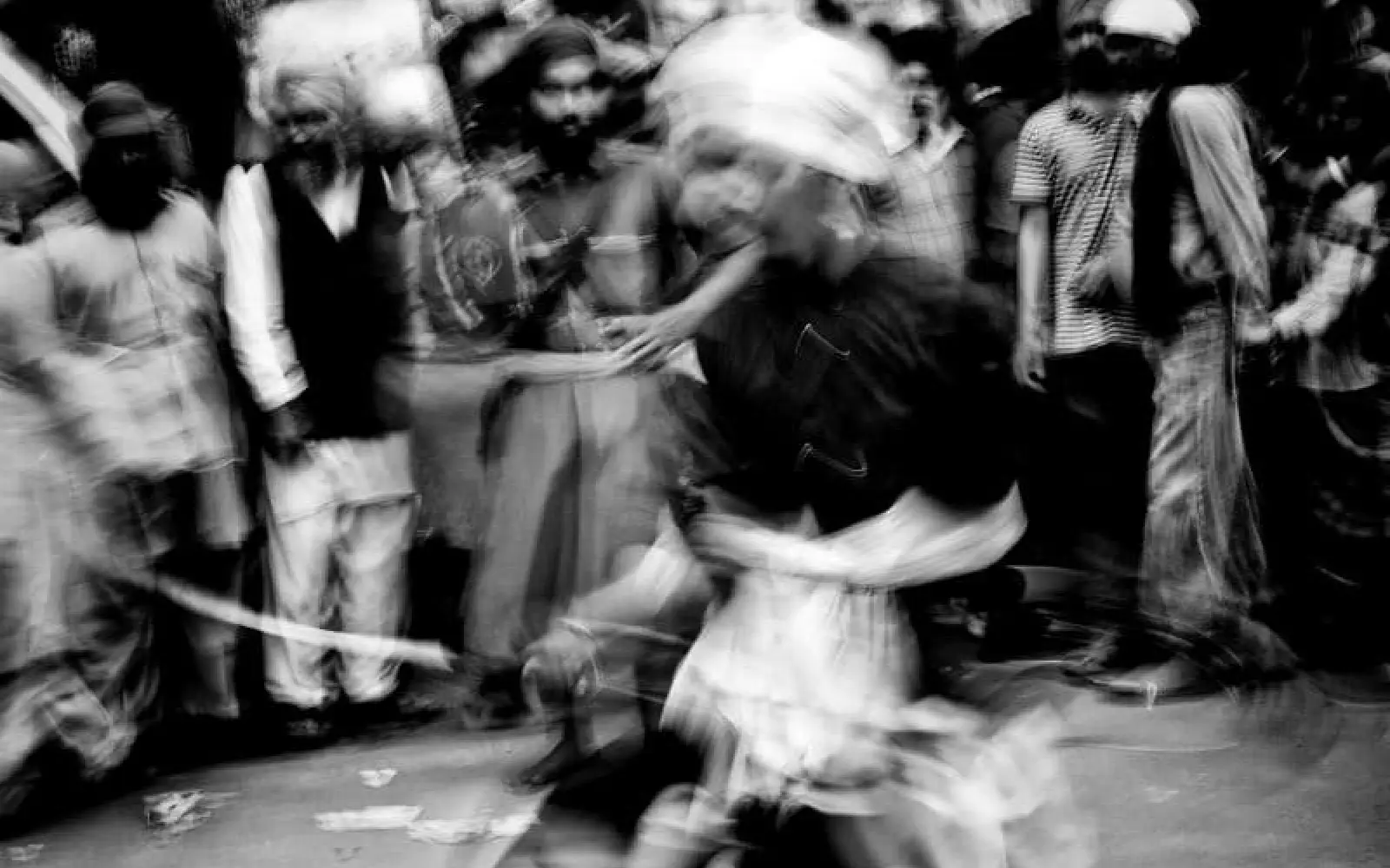 Tapferkeit – Ein temperamentvoller junger Mann beweist seine Fähigkeiten mit dem Schwert