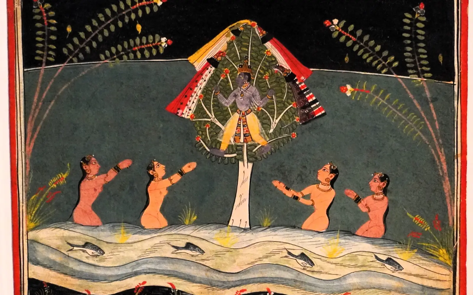 Krishna stiehlt die Kleidung der badenden Mädchen.
Die unverheirateten jungen Frauen des Dorfes nehmen in Form eines Ritual, das einen ganzen Monat andauert, ein morgendliches Bad im Fluss.
Krishna schleicht sich ans Ufer, stiehlt die Kleidung der Mädchen mit der er auf einen Baum klettert. Dann fordert er die Mädchen auf aus dem Wasser zu kommen und sich ihre Kleidung zu holen.