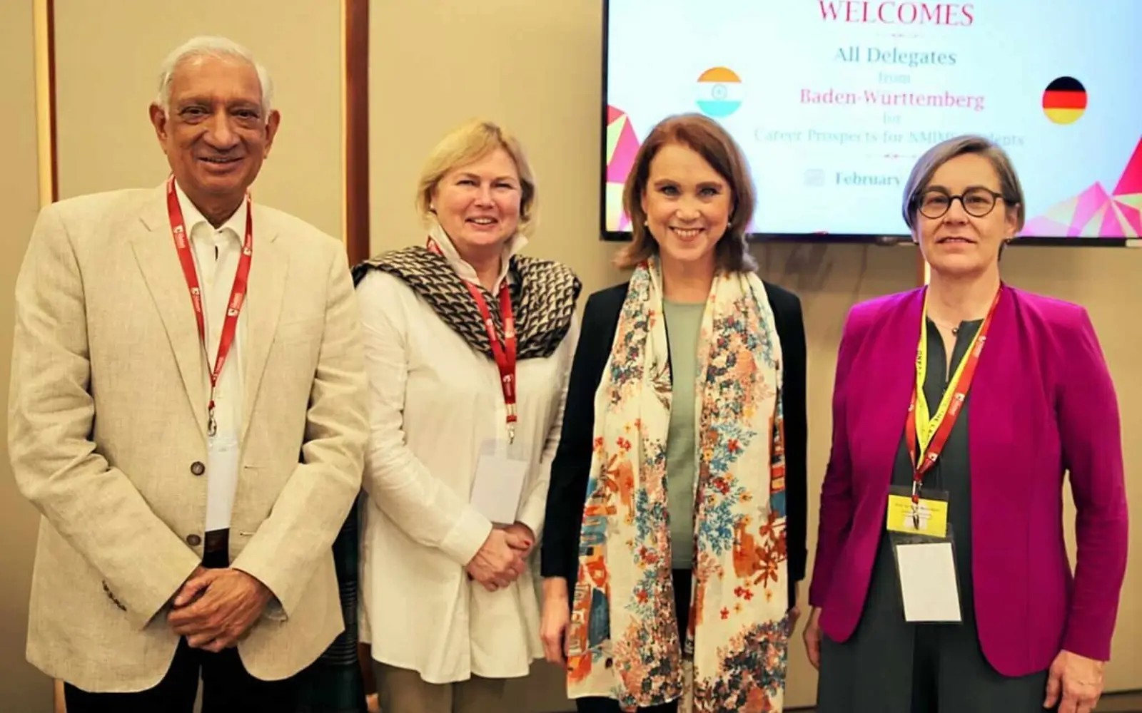 Austausch im „Narsee Monjee Institute of Management Studies“ (NMIMS) in Mumbai (v.l.): Thane-Belapur-Projektkoordinator Murad Futehally, Prof. Dr.-Ing. Anke Karmann-Woessner, Leiterin Stadtplanungsamt Karlsruhe, Wissenschaftsministerin Petra Olschowski und Prof. Dr. Rose Marie Beck, Rektorin Hochschule Karlsruhe. Foto: ignka