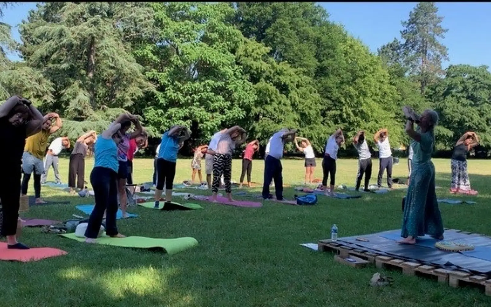 Yoga für Harmonie und Frieden: Weltyogafestival im Trierer Palastgarten