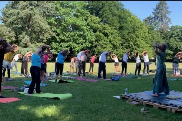 Yoga für Harmonie und Frieden: Weltyogafestival im Trierer Palastgarten