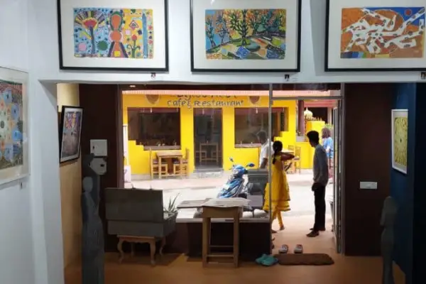 Kunst, die hilft: Bindu Art, eine besondere Galerie in Mahabalipuram