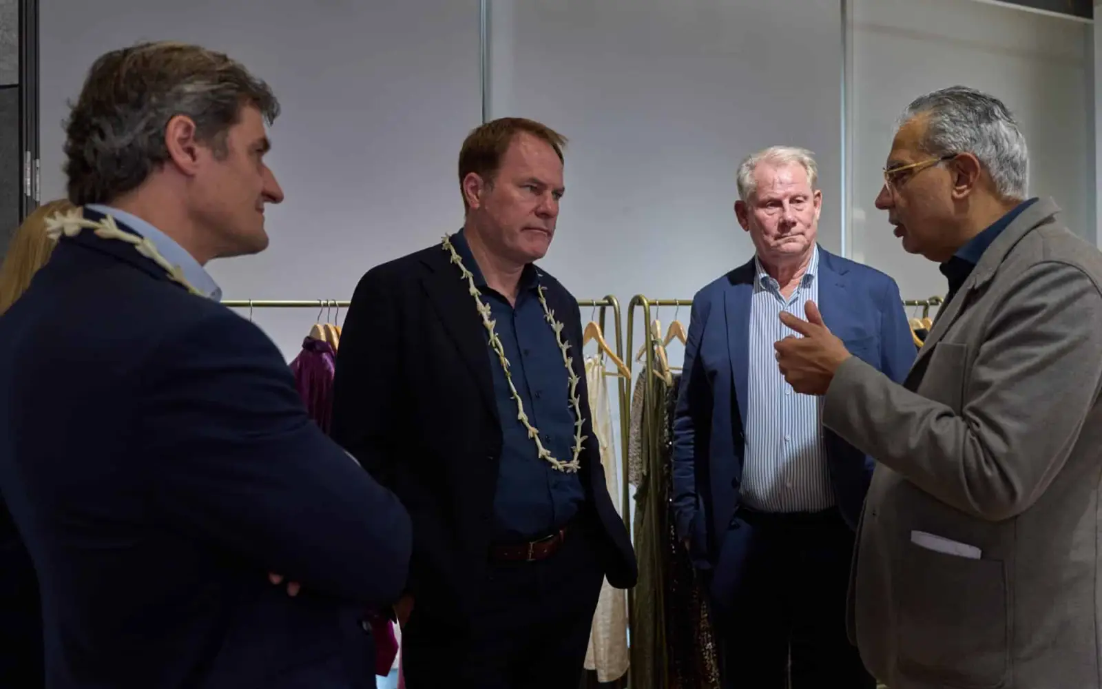 Rajive Ranjan im Gespräch mit Andreas Schmitz, OB Keller und Christian Zaum (von links). Foto: Landeshauptstadt Düsseldorf