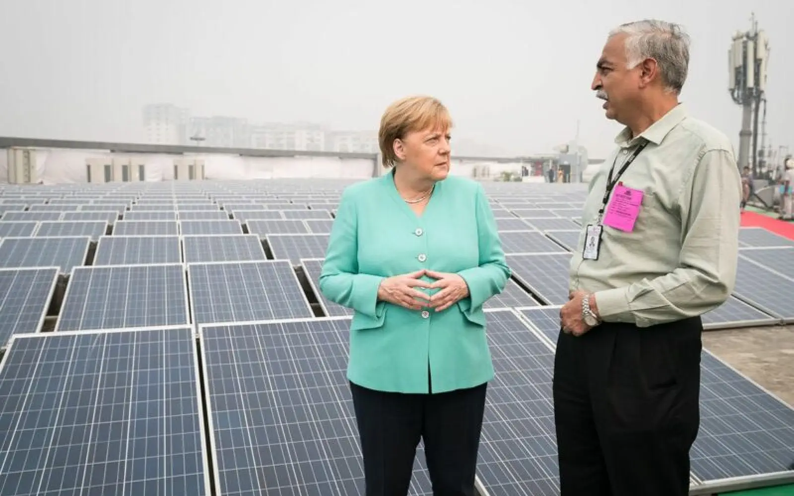 Danach informiert sich Merkel über eine Metrostation, die mit Solarstrom betrieben wird. Die Photovoltaikanlage auf dem Dach wurde in Zusammenarbeit mit deutschen Firmen errichtet.
Foto: Bundesregierung/Kugler