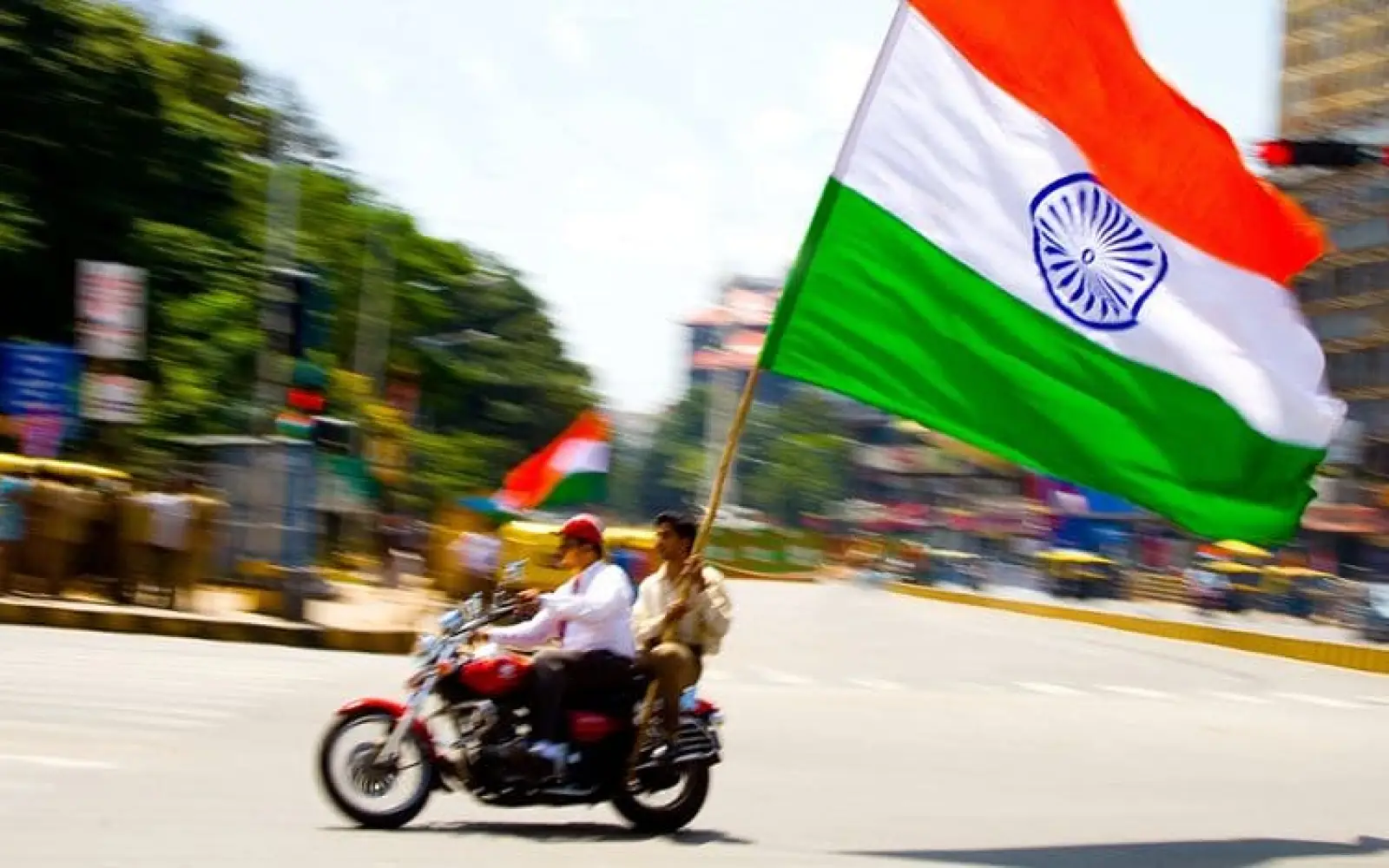 Mit wehenden Fahnen durch die Stadt - Indien feiert seine Unabhängigkeit. Foto: Sowmya