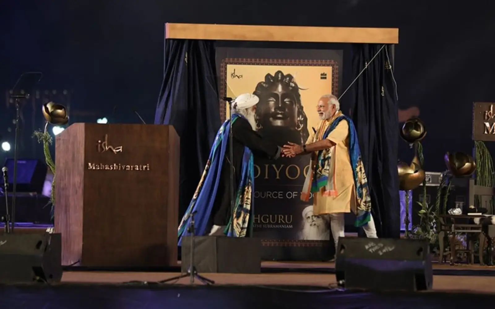 Sadhguru_with_Narendra_Modi_launching_Adiyogi_book