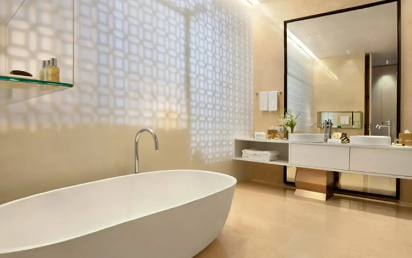 Executive-Suite-Bathroom