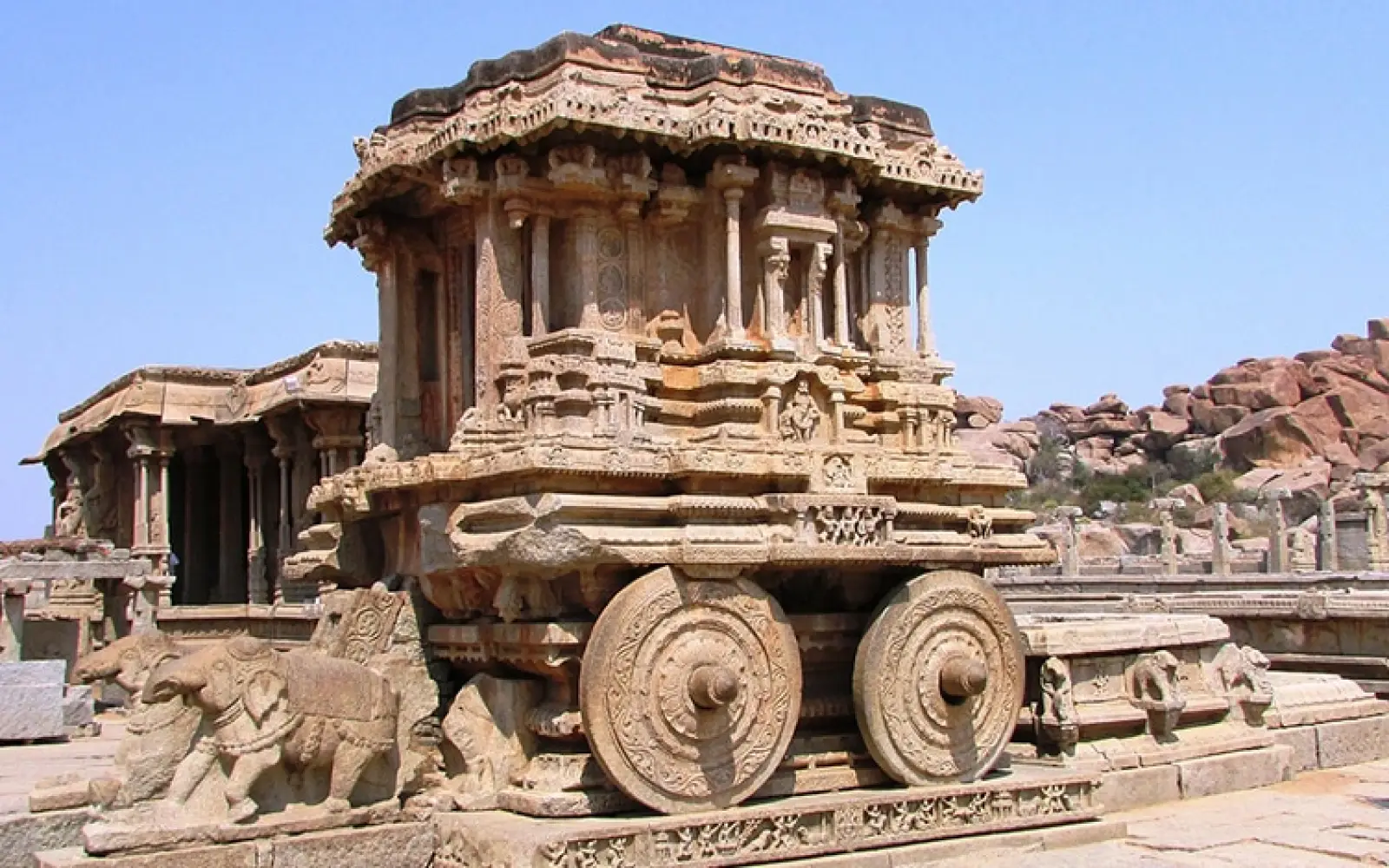stone-chariot-hampi_pixabay