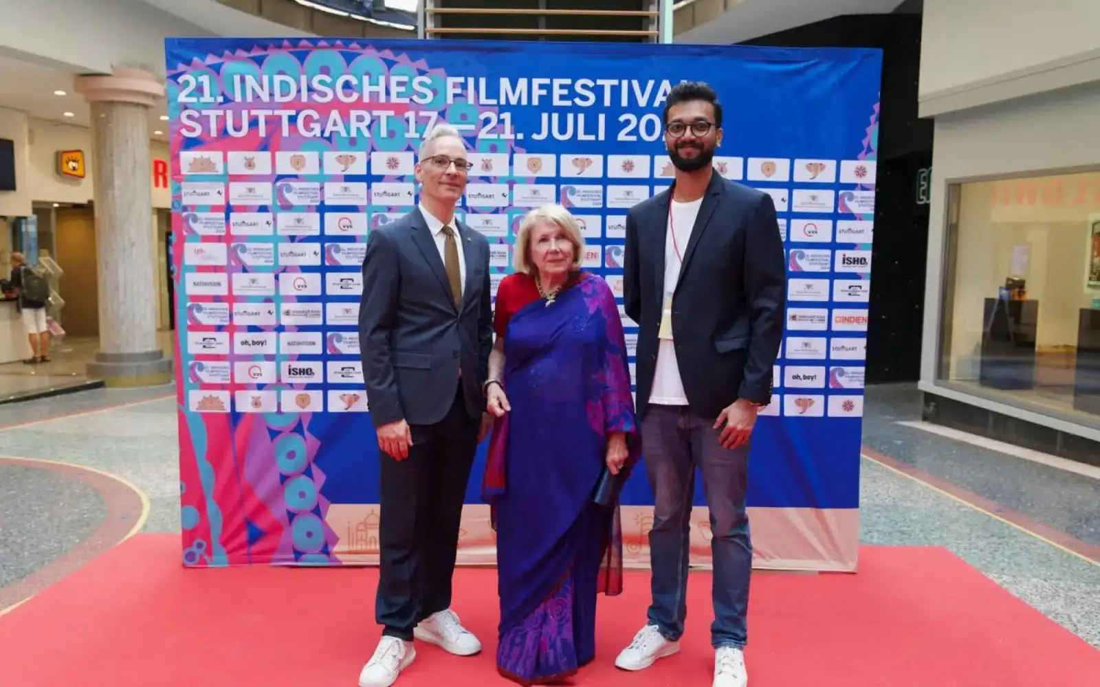 Festivalleiter Oliver Mahn vom veranstaltenden Filmbüro Baden-Württemberg Kuratorin Therese Hayes aus Palm Springs (USA) und Sharan Venugopal, preisgekrönter Filmemacher aus Kerala und Regisseur des Eröffnungsfilms Foto: Ronny Schönebaum
