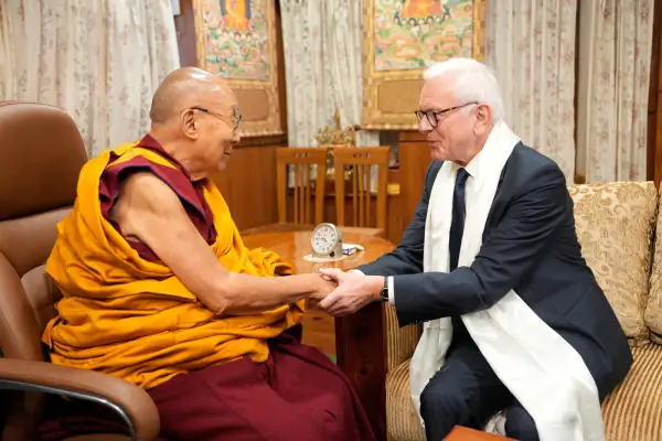 Besuch von Hans-Gert Pöttering in Indien: Fokus auf Tibet und Indo-Europäische Beziehungen