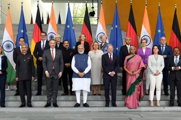Beginn einer Partnerschaft mit gemeinsamen Werten und multilateraler Antwort auf globale Herausforderungen