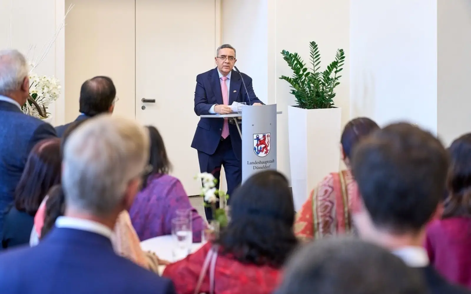 Der indische Botschafter in Deutschland, Ajit Gupte, sprach beim Empfang im Rathaus ein Grußwort. Foto: Stadt Düsseldorf/Claus Langer