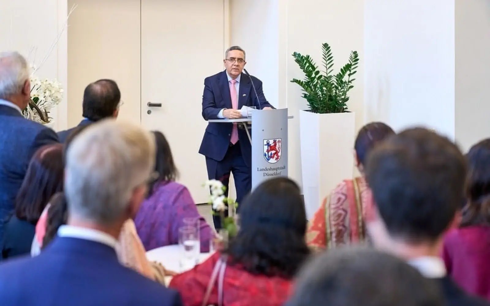 Der indische Botschafter in Deutschland, Ajit Gupte, sprach beim Empfang im Rathaus ein Grußwort. Foto: Stadt Düsseldorf/Claus Langer