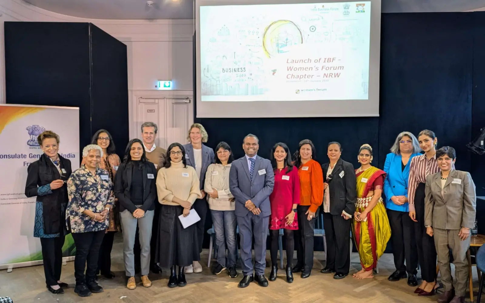 Generalkonsul Mubarak Bawa Syed mit Teilnehmenden des IBF Women’s Forum Chapter – NRW, vereint für Empowerment, Vielfalt und Zusammenarbeit. Foto: INDIEN aktuell