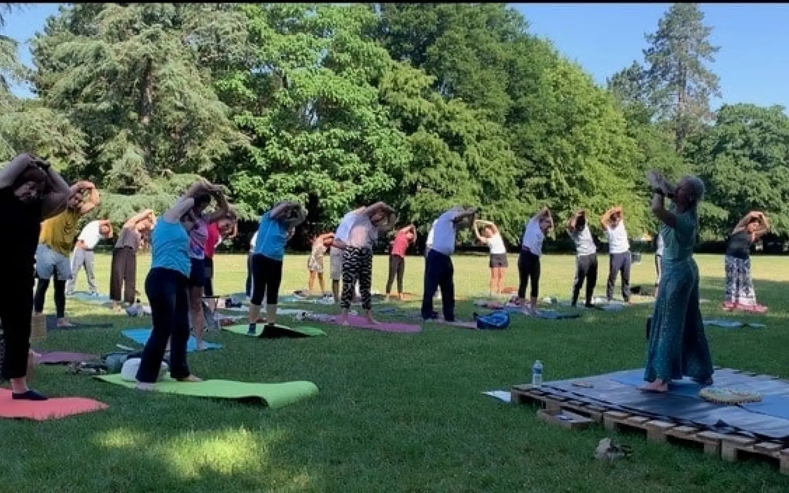 Yoga für Harmonie und Frieden: Weltyogafestival im Trierer Palastgarten