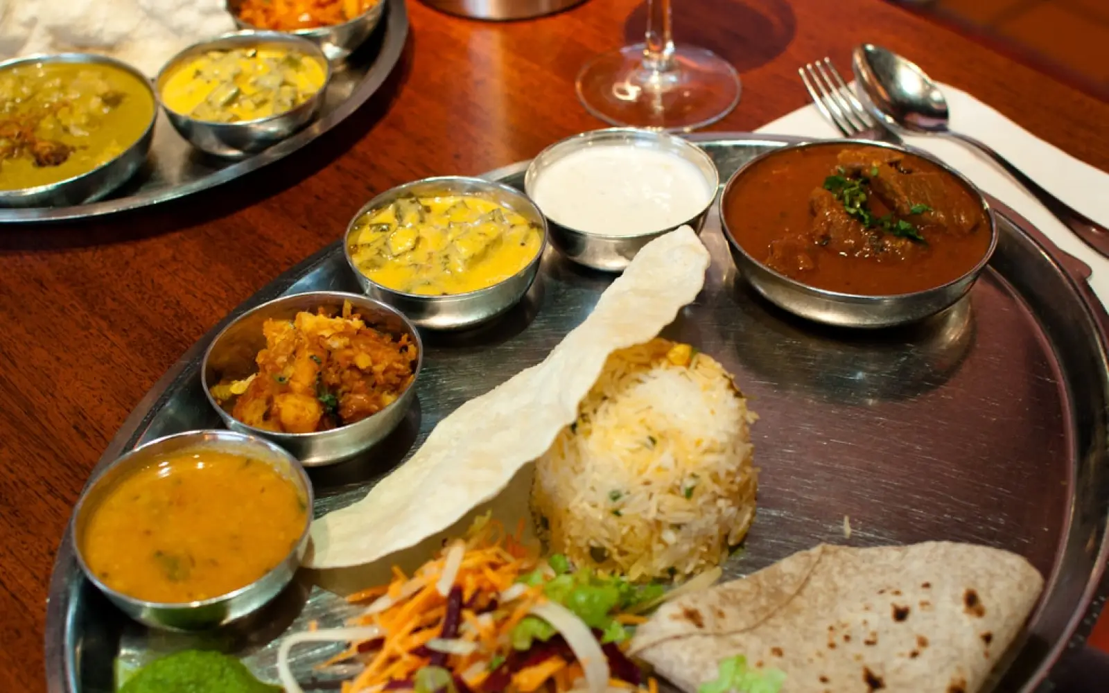 Ein Thali ist vermutlich die beste Art, die Küche einer Region kennenzulernen. Foto: Jaina J.