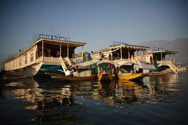 Auf dem Hausboot in Srinagar