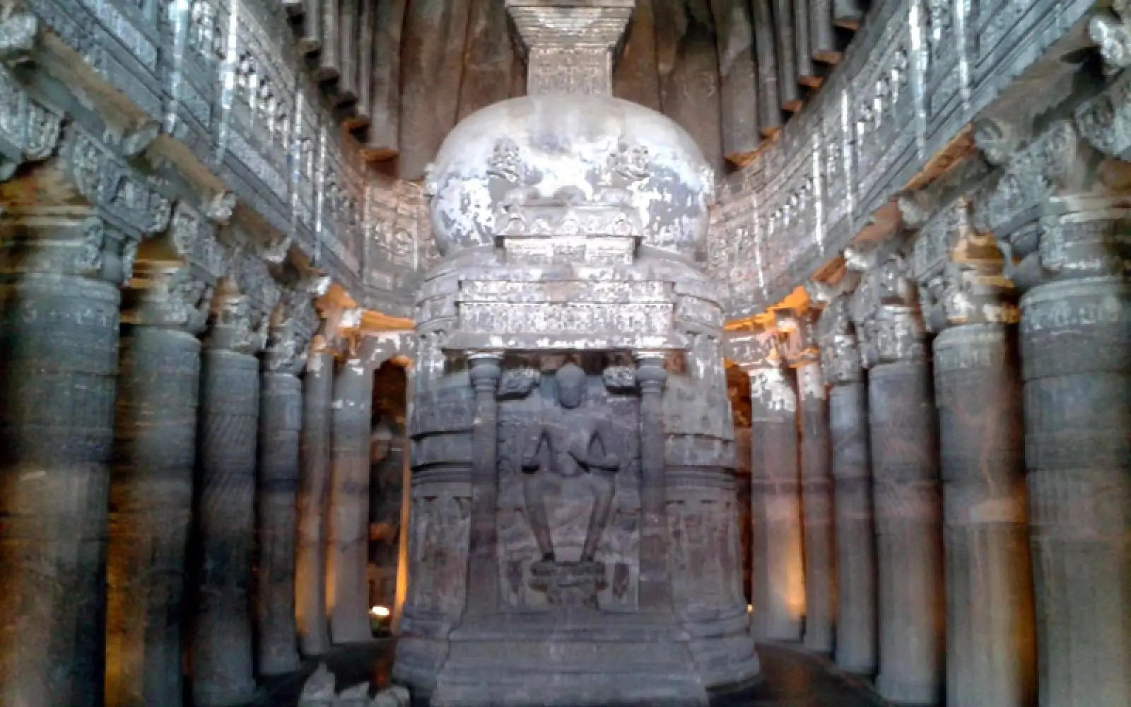 Die Ajanta-Höhlen kann man bald auch im Internet auf einer virtuellen Tour besichtigen. Foto: ddasedEn