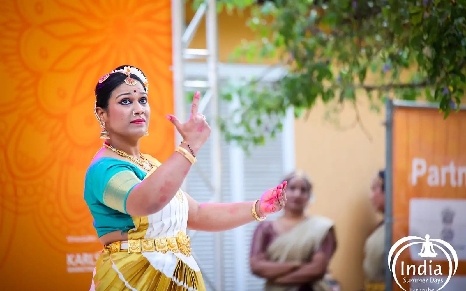 Klassischer indischer Tanz gehörte bei den India Summer Days am Freitag, 24. Juli 2026, zum Bühnenprogramm des Karlsruher Festivals. Foto: India Summer Days/Gustai/Pixelgrün