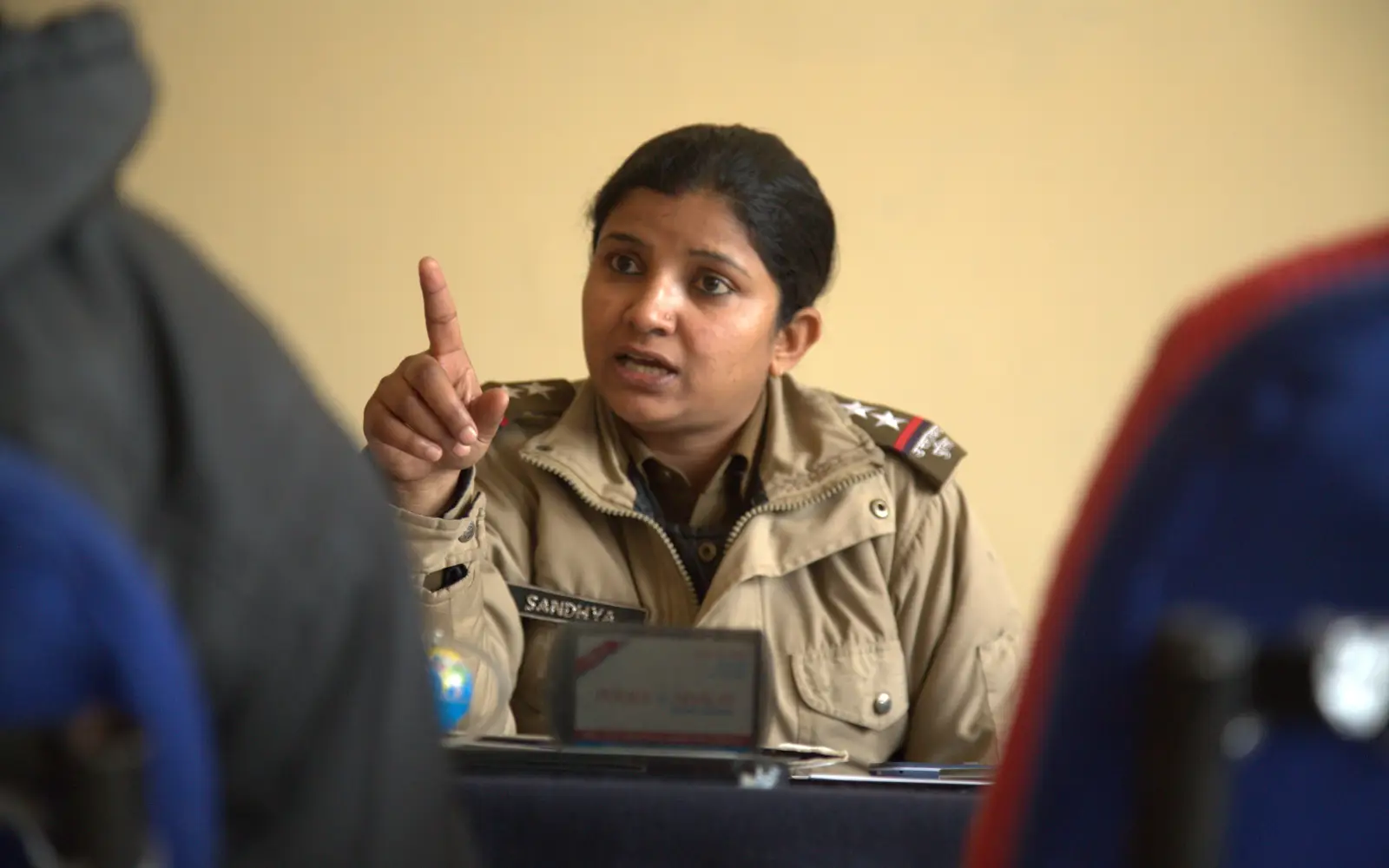 Die Polizistin Sandhya Rani gehört zum Team der Women’s Helpline, bei dem in „Marriage Cops“ zerstrittene Paare Rat suchen. Der Dokumentarfilm von Shashwati Talukdar und Cheryl Hess läuft am Sonntag, 1. November 2026, um 15.30 Uhr. Foto: New Generations Filmfestival