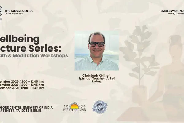 Christoph Köllner leitet Atemübungen und Meditation im Tagore Centre Berlin
