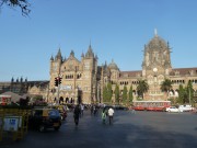 Im Sprachgebrauch der Bewohner von Mumbai heißt der Chhatrapati Shivaji Terminus immer noch V.T. Station. (Bild: Peter C. Andreßen)