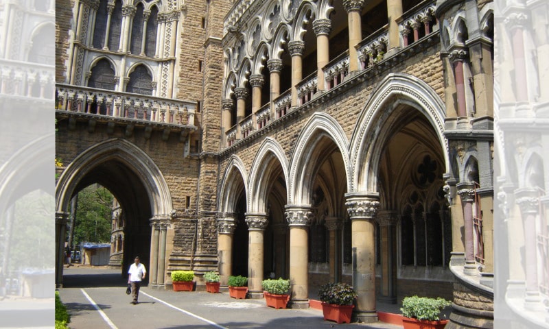 Detail der schönen Architektur der Mumbai University