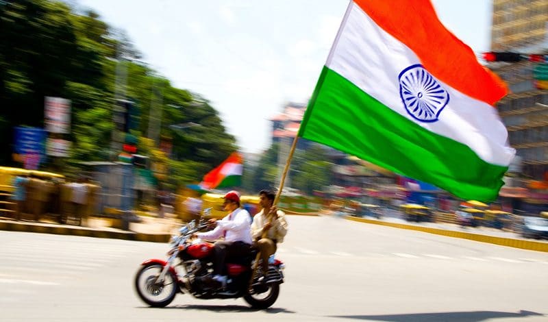 Mit wehenden Fahnen durch die Stadt - Indien feiert seine Unabhängigkeit. Foto: Sowmya