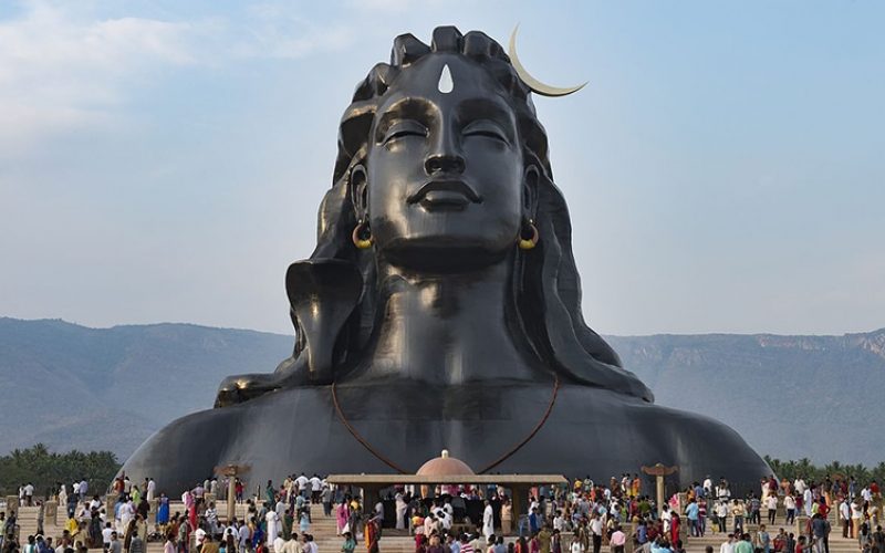 Die 34 Meter hohe Adiyogi Shiva-Büste in Coimbatore (Tamil Nadu) wurde ins Guiness Buch der Rekorde aufgenommen. Foto: Isha Yoga Foundation