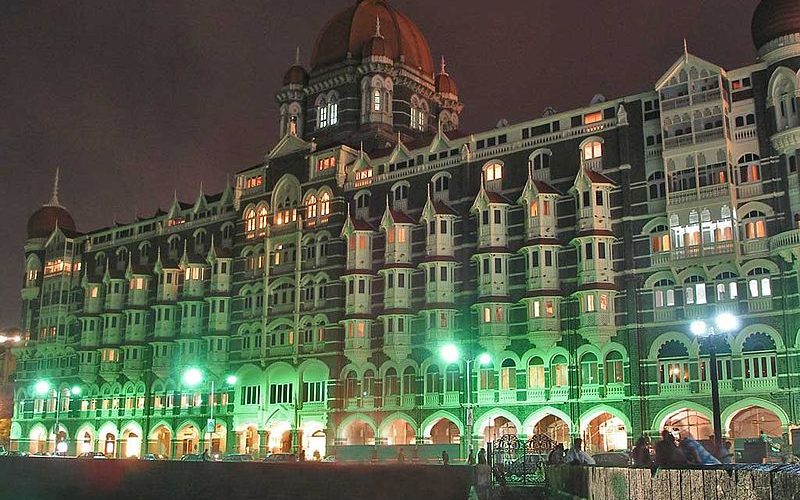 800px-Taj_Mahal_Palace_Hotel_at_night