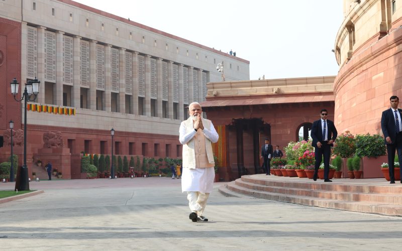 PM arrives at the New Parliament Building, in New Delhi on May 28, 2023. Foto: PIB India
