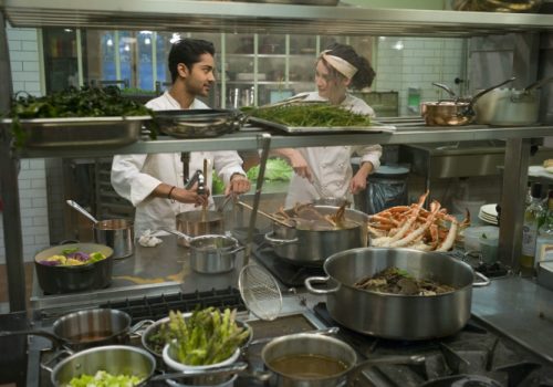 Hassan (Manish Dayal) und Marguerite (Charlotte Le Bon) sind leidenschaftliche Köche 

© 2014 Constantin Film Verleih GmbH